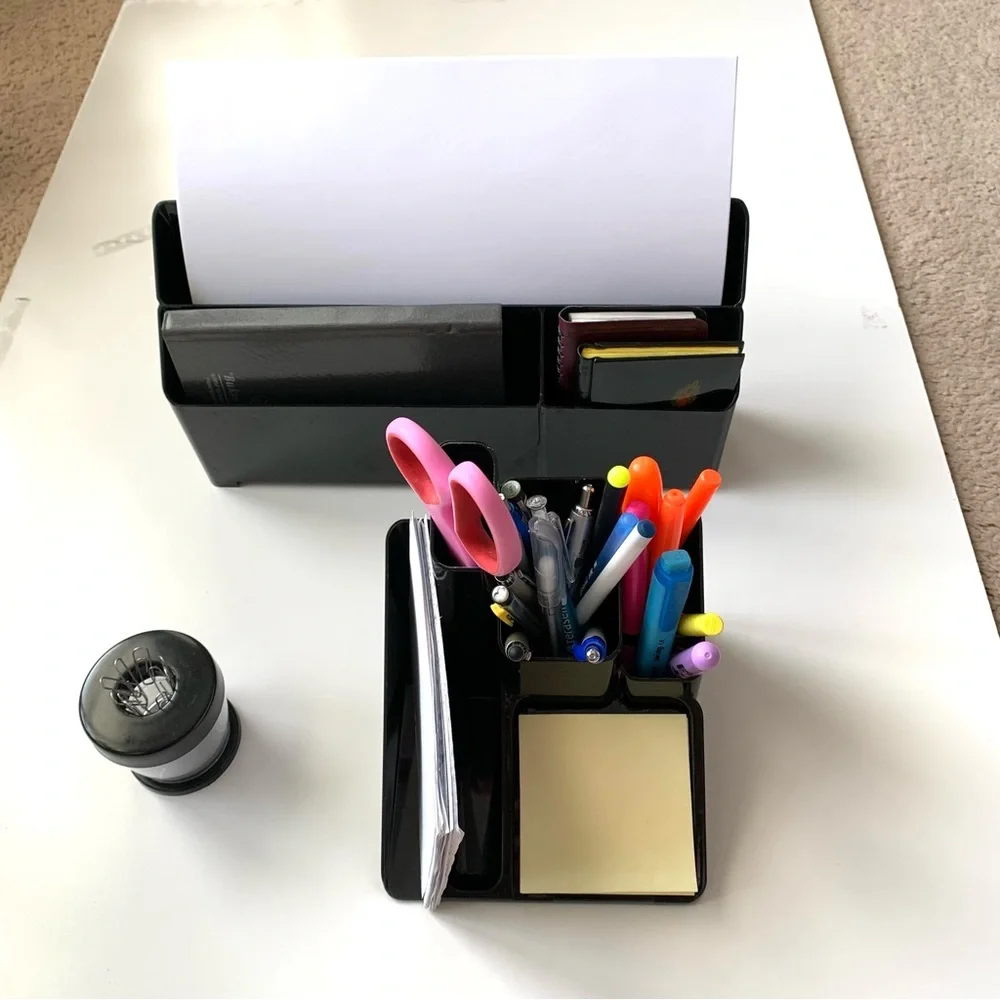 Rubbermaid set plastic